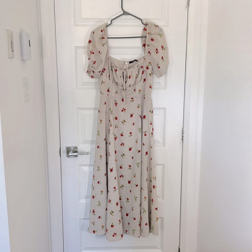 FOREVER 21 - Floral midi fit and flare puffu sleeves square neck floral large